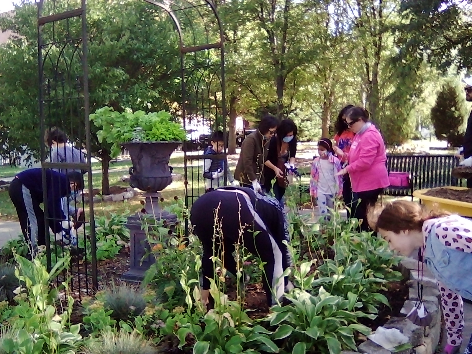 Volunteers in Skinner Park on NPLD