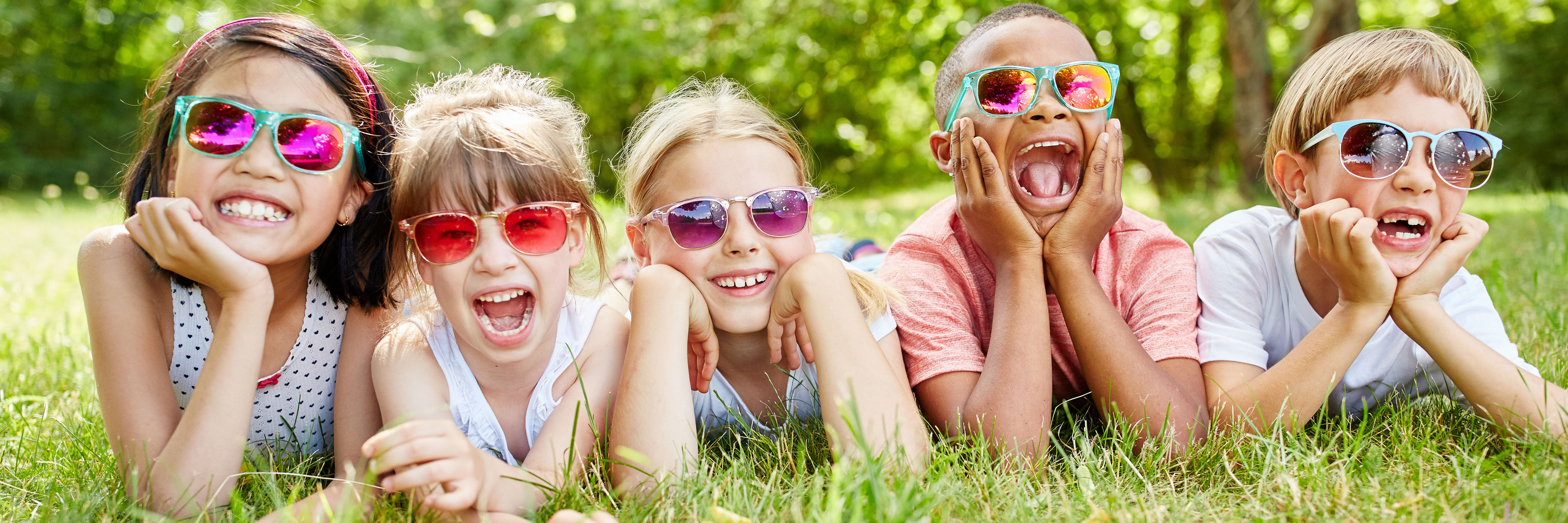 Crystal children. Kids Sunglasses. Sunglasses с надписями для детей. Фильтр ребенка на фото. Family in Glasses.