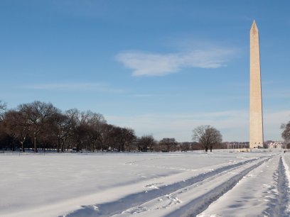 Washington Monument in the snow