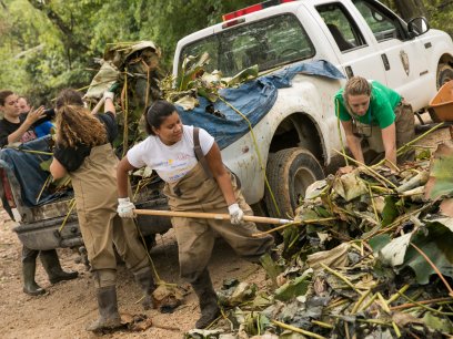 Kenilworth volunteers cleaning