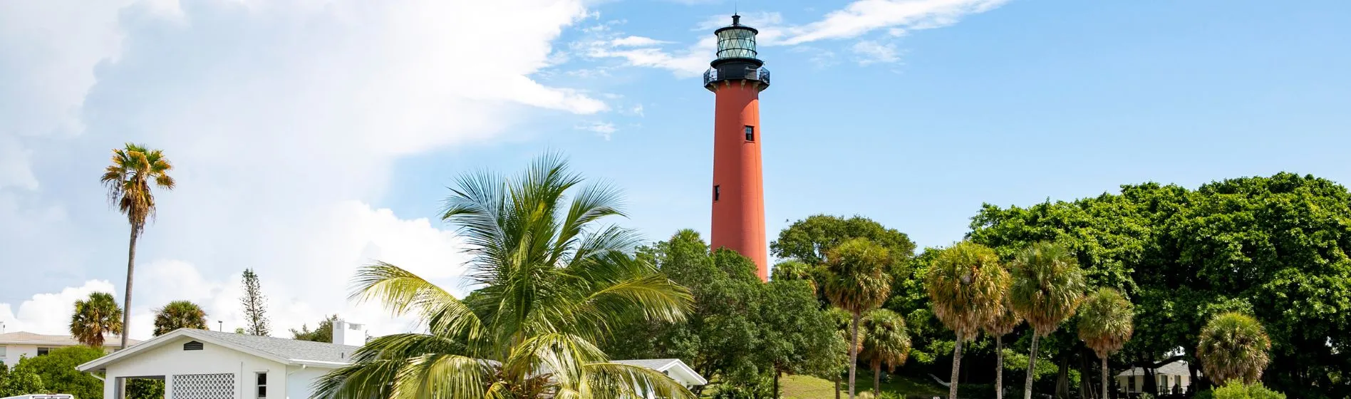 Jupiter inlet lighthouse stands above the tree line