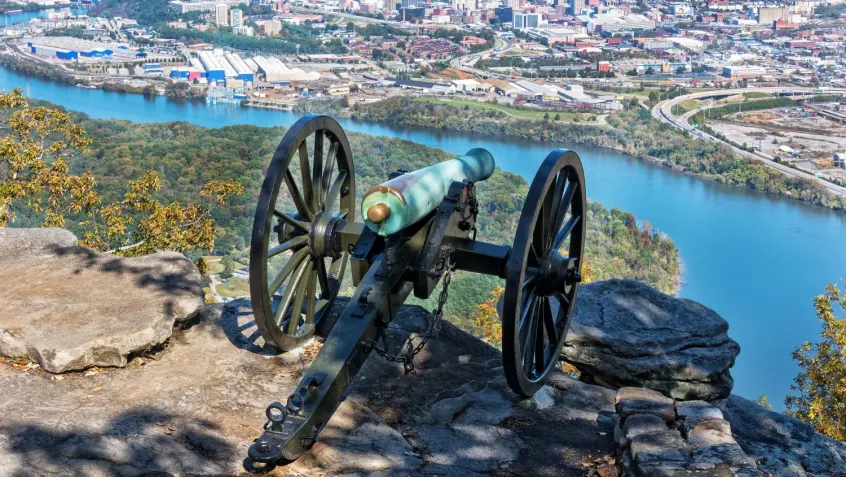 Cannon overlooking Chattanooga, Tennessee