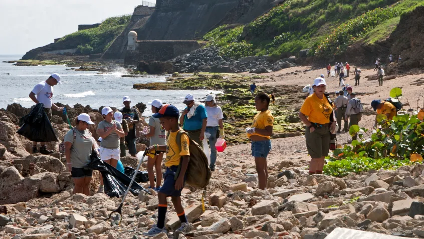 Volunteers on the beach in Puerto Rico
