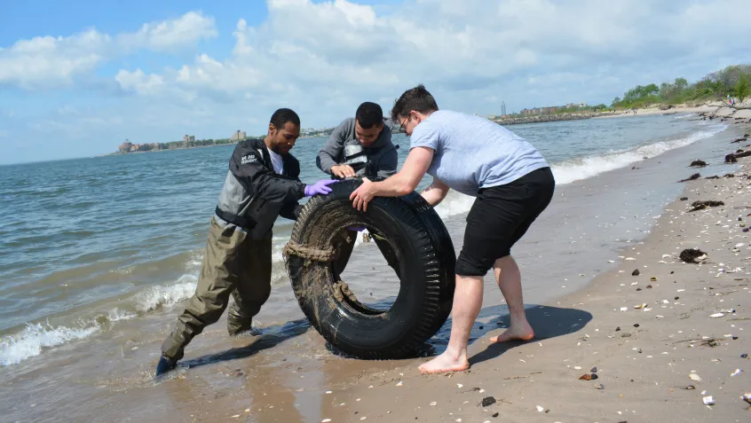 Volunteers at Plumb Beach