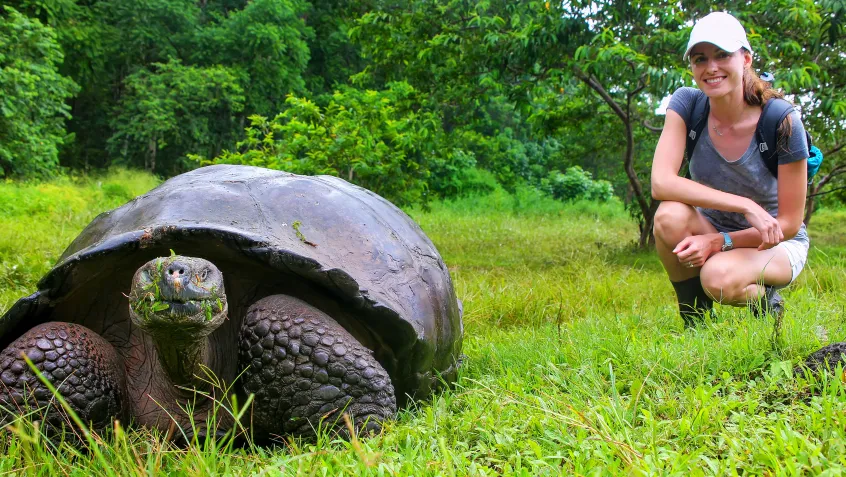 Woman posing with a turtle