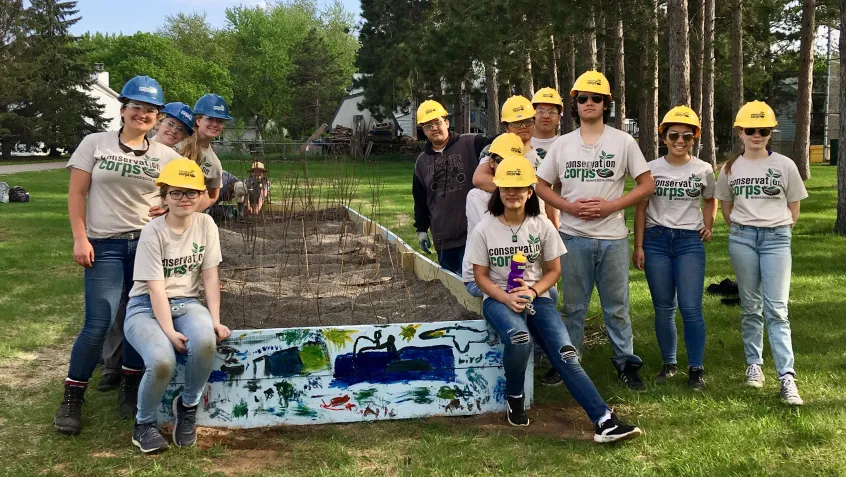 Mississippi River Park Connection volunteers