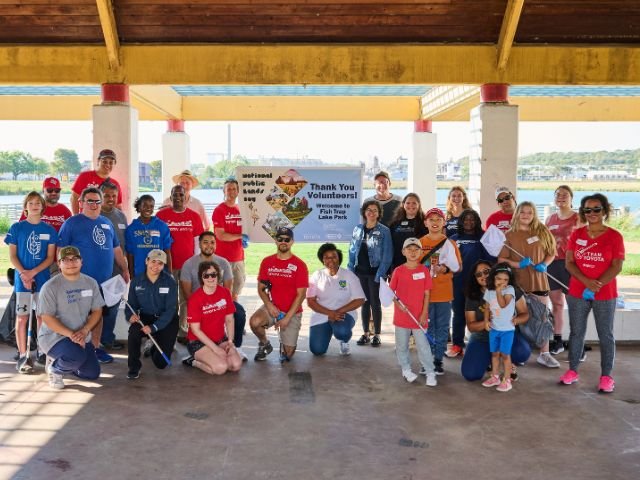 NPLD volunteers pose for a group photo