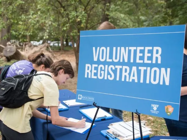 a volunteer registers for an outdoor volunteering event