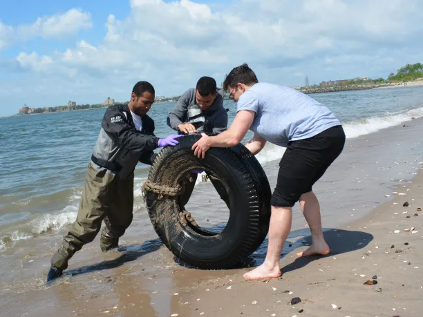 Volunteers at Plumb Beach