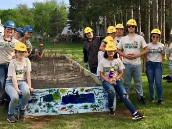 Mississippi River Park Connection volunteers